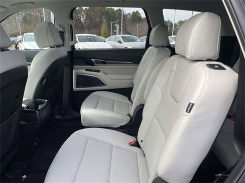 New 2025 Kia Telluride S image 27