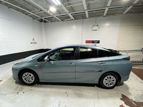 Used 2016 Toyota Prius Two FWD image 3