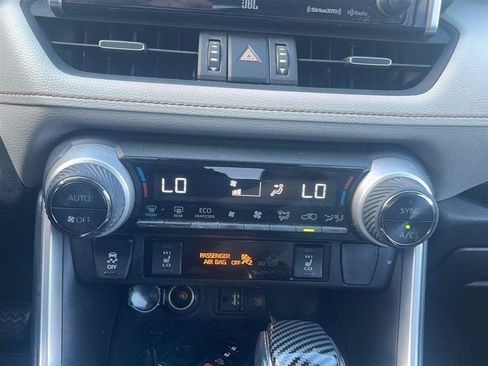 Used 2019 Toyota RAV4 XLE Premium w/ Cold Weather Package AWD/4WD image 12