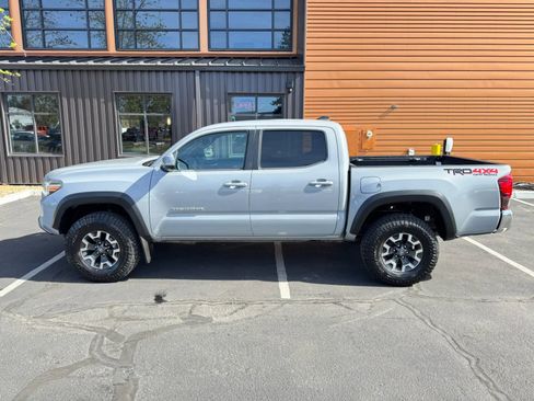 Used 2019 Toyota Tacoma TRD Off-Road AWD/4WD image 2