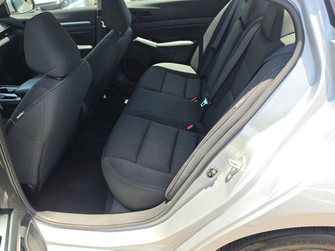 Used 2023 Nissan Altima 2.5 SV FWD image 16
