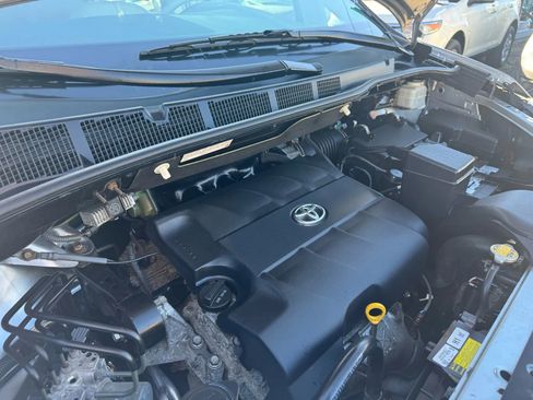 Used 2012 Toyota Sienna Limited image 88