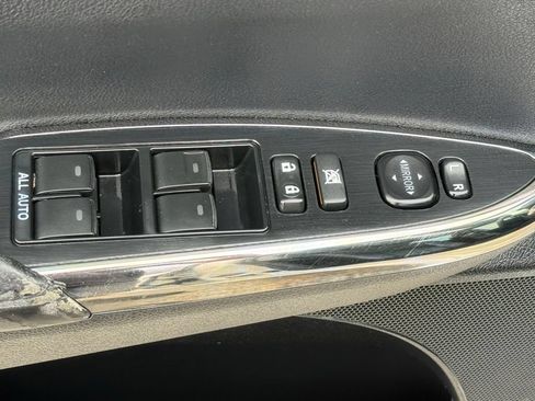 Used 2016 Toyota Avalon XLE Plus w/ Preferred Accessory Package FWD image 12