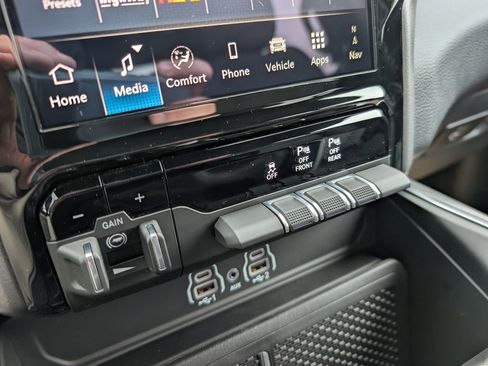 New 2026 RAM 1500 4x4 Crew Cab image 29