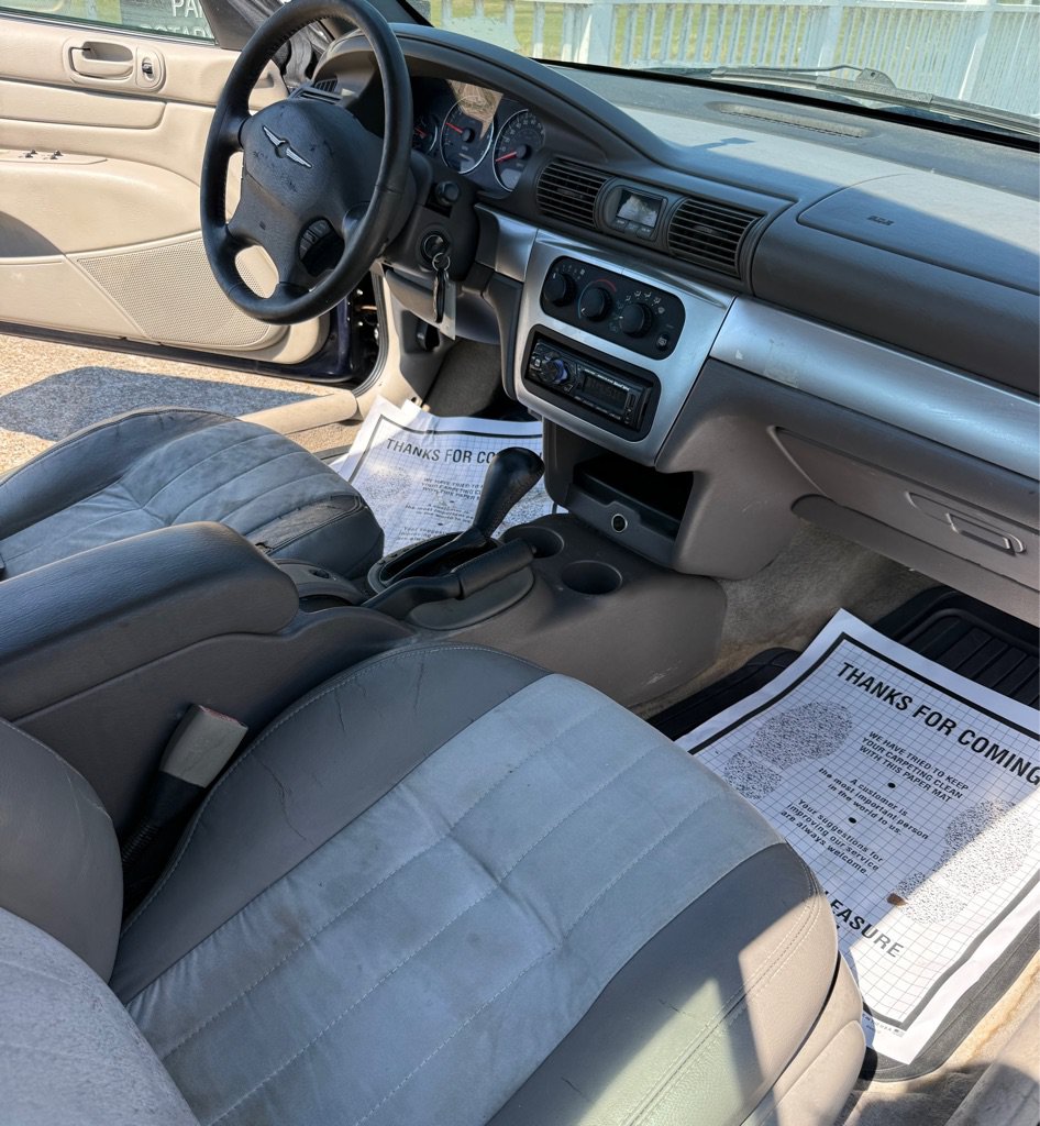 Used 2005 Chrysler Sebring Touring FWD image 11