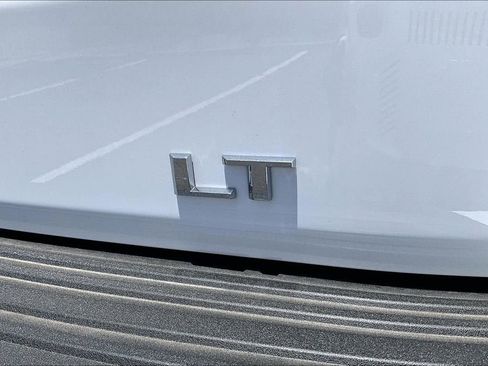 New 2026 Chevrolet Suburban LT AWD/4WD image 11