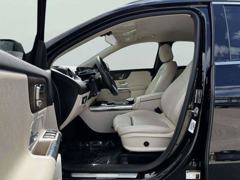 Used 2021 Mercedes-Benz GLA 250 4MATIC w/ Premium Package image 18