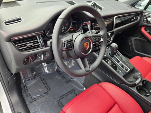 New 2026 Porsche Macan AWD/4WD image 4