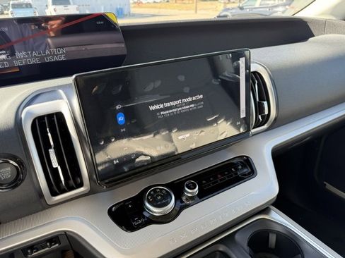 New 2025 Ford Expedition Active image 14