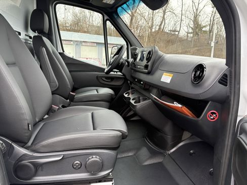 Used 2023 Mercedes-Benz Sprinter 3500 image 23