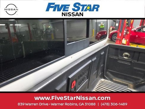 Used 2010 Nissan Frontier SE w/ Power Pkg RWD image 12