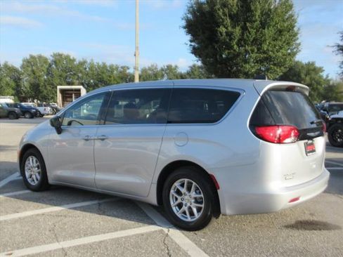 Certified 2024 Chrysler Voyager LX image 4