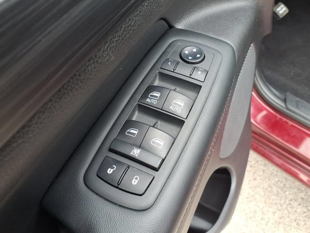Used 2020 Jeep Grand Cherokee Altitude AWD/4WD image 18