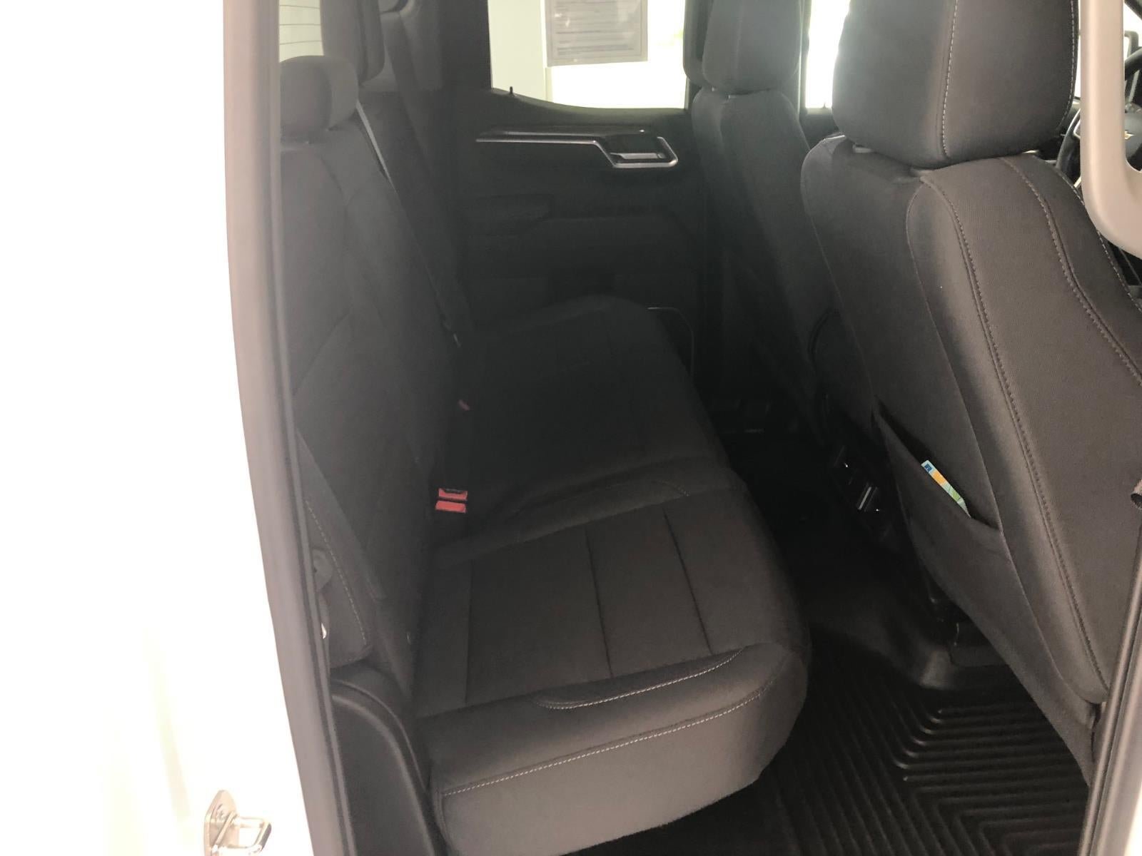 Used 2023 Chevrolet Silverado 1500 LT AWD/4WD image 10