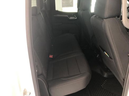 Used 2023 Chevrolet Silverado 1500 LT AWD/4WD image 10