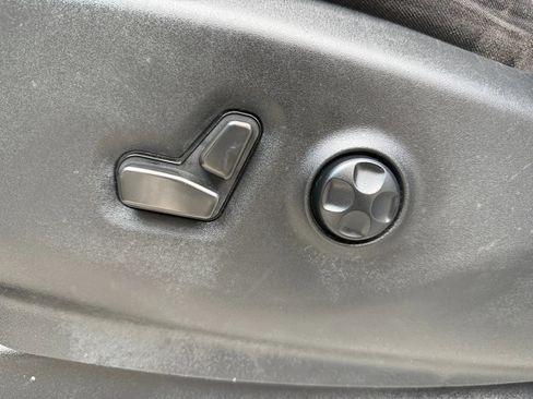 Used 2022 Chrysler Pacifica Touring-L FWD image 17