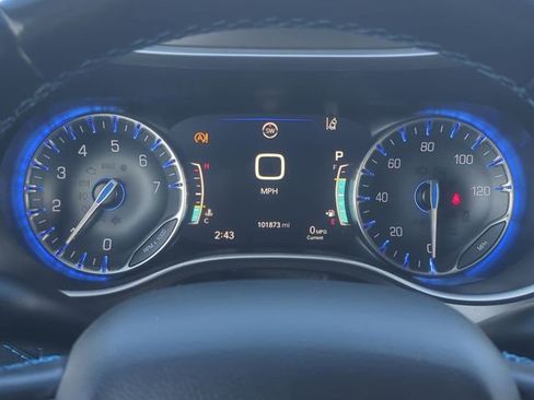 Used 2021 Chrysler Pacifica Touring-L w/ Uconnect Theater Family Group AWD/4WD image 16