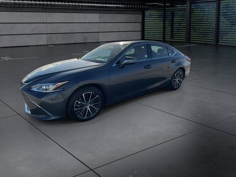 Used 2025 Lexus ES 300h w/ Premium Package image 4