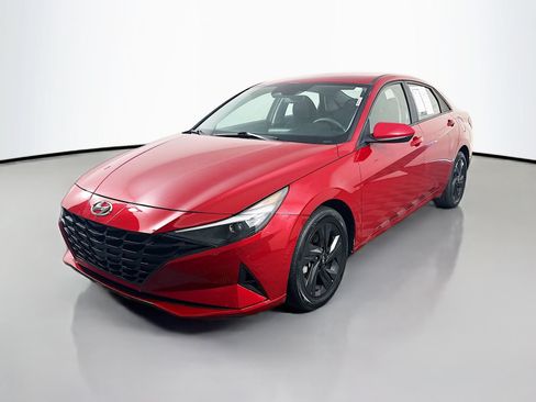 Used 2022 Hyundai Elantra SEL FWD image 3