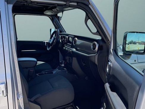 Used 2021 Jeep Wrangler Unlimited Sahara AWD/4WD image 15