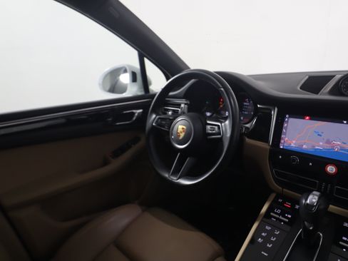 Used 2023 Porsche Macan image 12