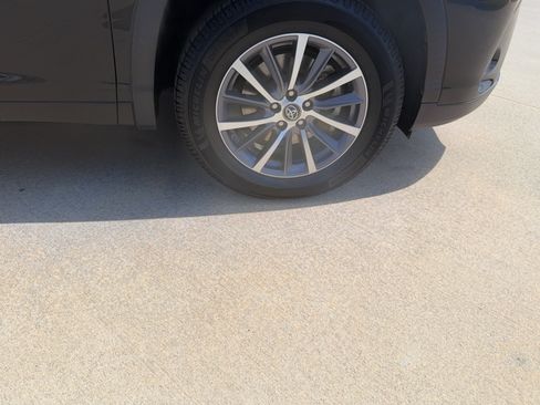 Used 2017 Toyota Highlander XLE FWD image 28