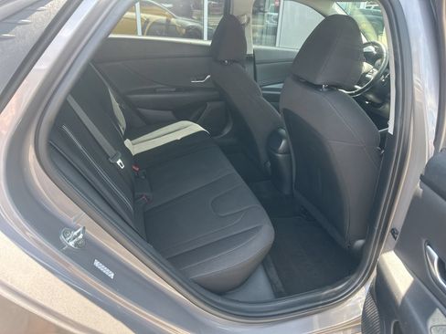 Used 2021 Hyundai Elantra SEL w/ Convenience Package FWD image 11