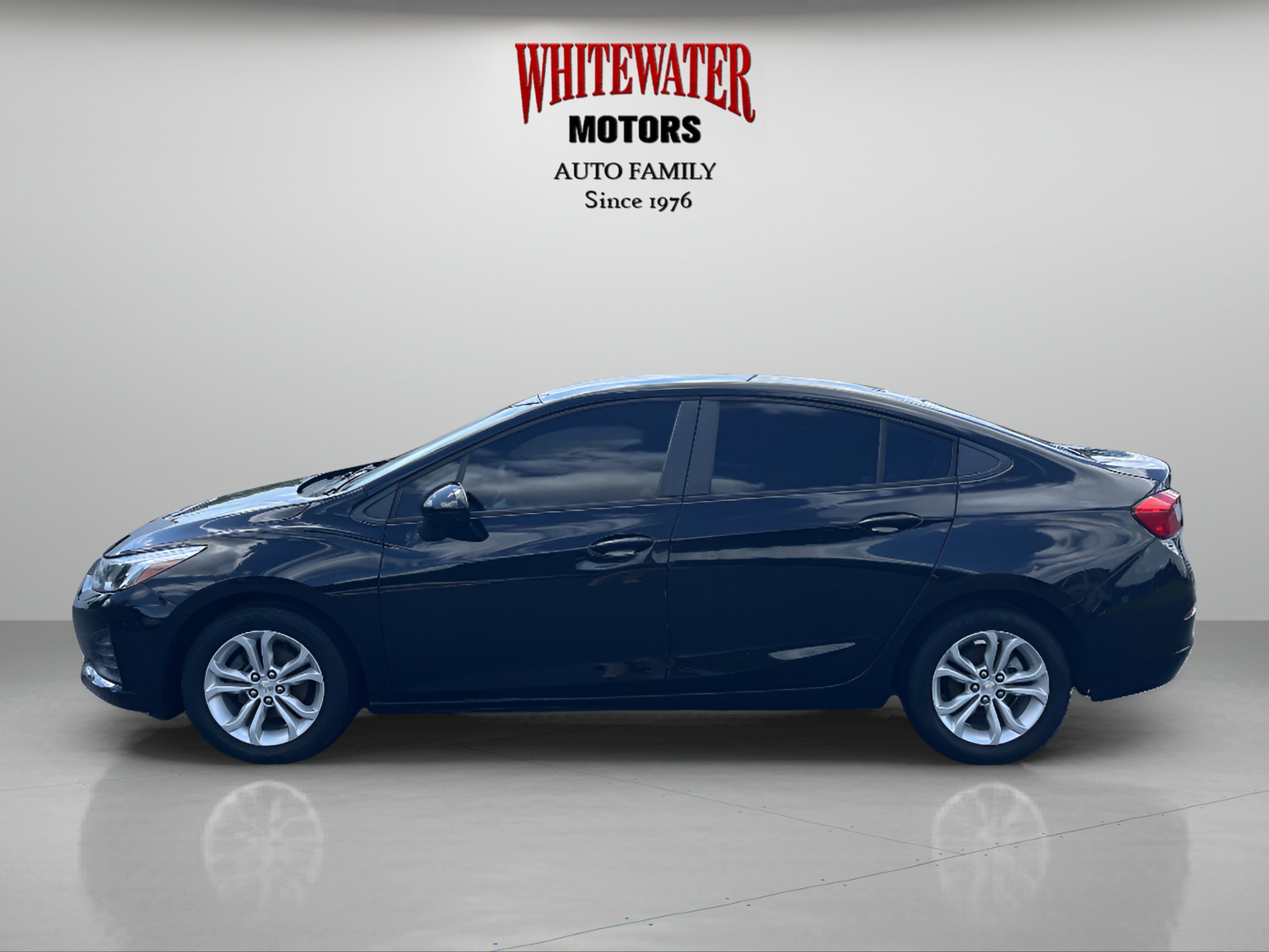Used 2019 Chevrolet Cruze LS w/ LS Convenience Package FWD image 2