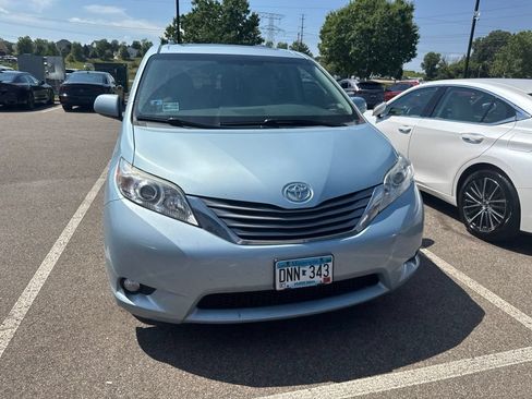 Used 2015 Toyota Sienna XLE Premium FWD image 5