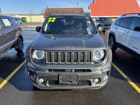 Used 2022 Jeep Renegade Latitude w/ Convenience Group image 3
