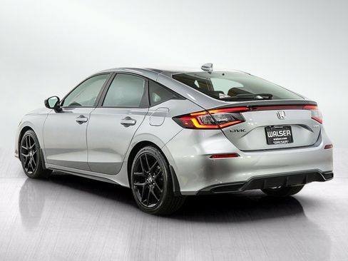 Used 2023 Honda Civic Sport image 3