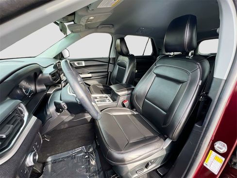 Used 2022 Ford Explorer XLT w/ Equipment Group 202A image 21
