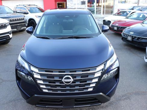 Used 2024 Nissan Rogue SV image 9