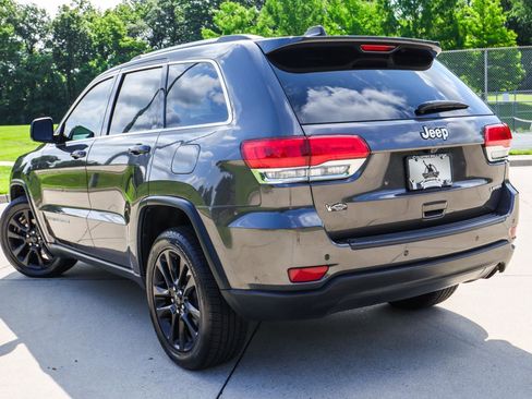 Used 2019 Jeep Grand Cherokee Laredo w/ Security & Convenience Group RWD image 12