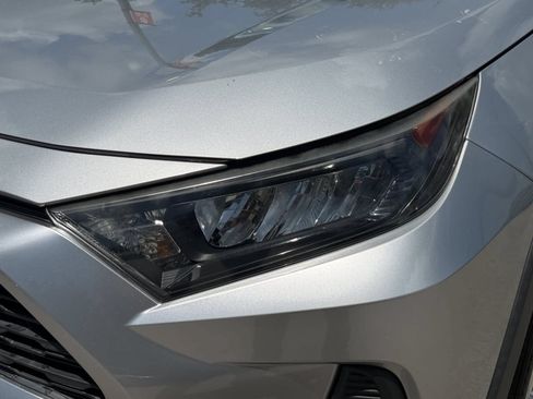 Used 2019 Toyota RAV4 LE FWD image 27