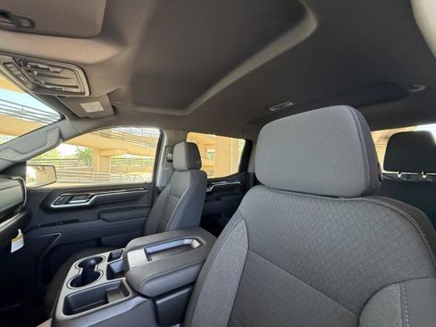 New 2026 GMC Sierra 1500 SLE image 17
