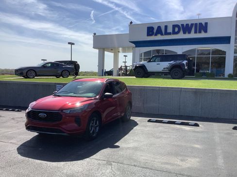 Used 2024 Ford Escape ST-Line w/ Tech Pack #1 AWD/4WD image 4