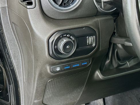 Used 2023 Jeep Wrangler Unlimited Sahara w/ Cold Weather Group AWD/4WD image 16