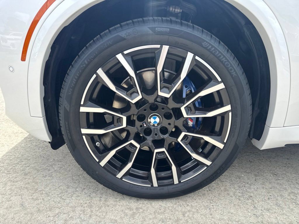 Certified 2024 BMW X5 xDrive40i w/ M Sport Package AWD/4WD image 9