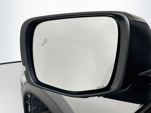Used 2025 Honda Pilot TrailSport image 16