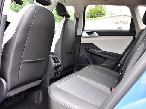 New 2025 Volkswagen Taos SE image 16