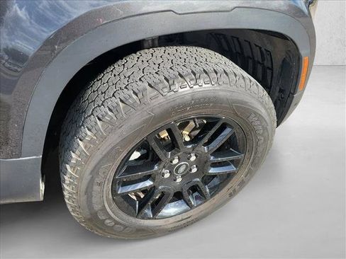 Used 2023 Land Rover Defender 90 S image 10