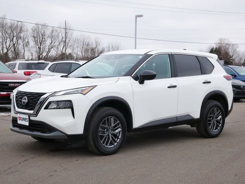 Used 2023 Nissan Rogue S image 3