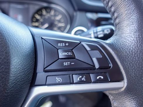 Used 2017 Nissan Rogue SV image 14