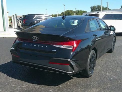 New 2026 Hyundai Elantra SEL w/ Cargo Package FWD image 4