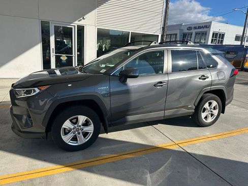 Used 2020 Toyota RAV4 XLE w/ Convenience Package AWD/4WD image 3