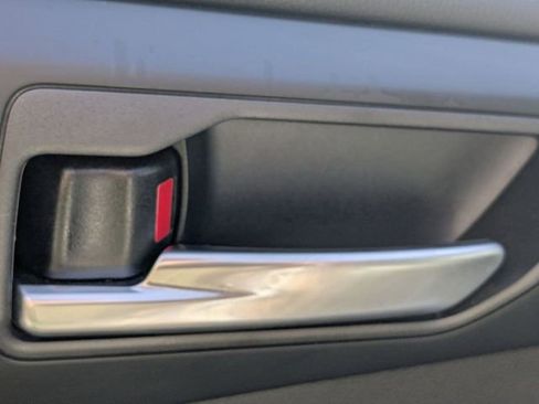 Certified 2025 Toyota Highlander XLE FWD image 13
