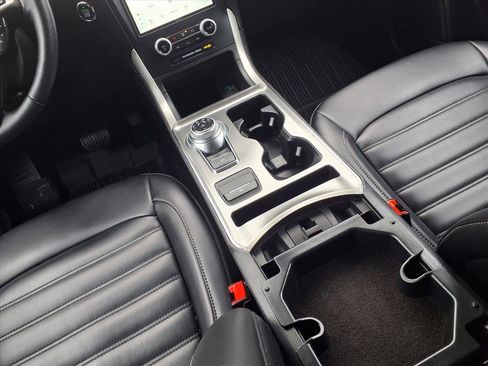 Used 2022 Ford Edge SEL w/ Convenience Package image 9