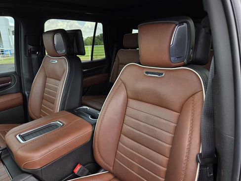 Used 2023 GMC Yukon Denali Ultimate AWD/4WD image 14