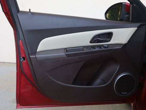Used 2014 Chevrolet Cruze LTZ w/ Sun, Sound and Sport Package FWD image 12